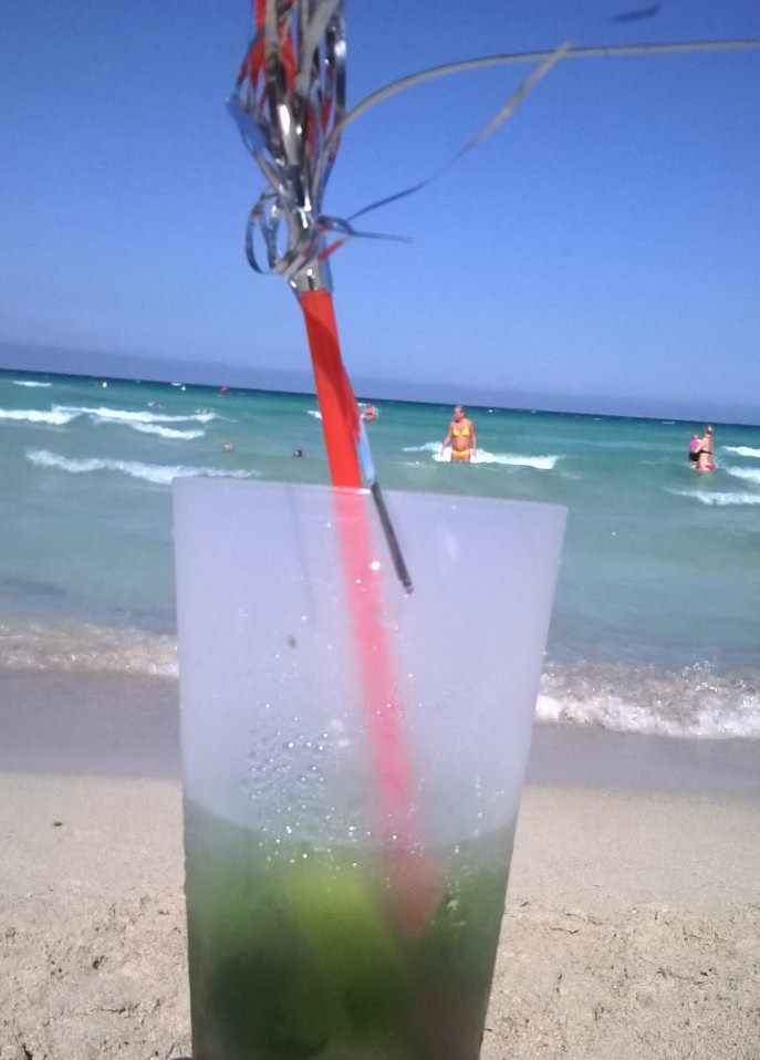 Mojito ja lämmin päivä rannalla. Photo copyright Elämää ja Matkoja