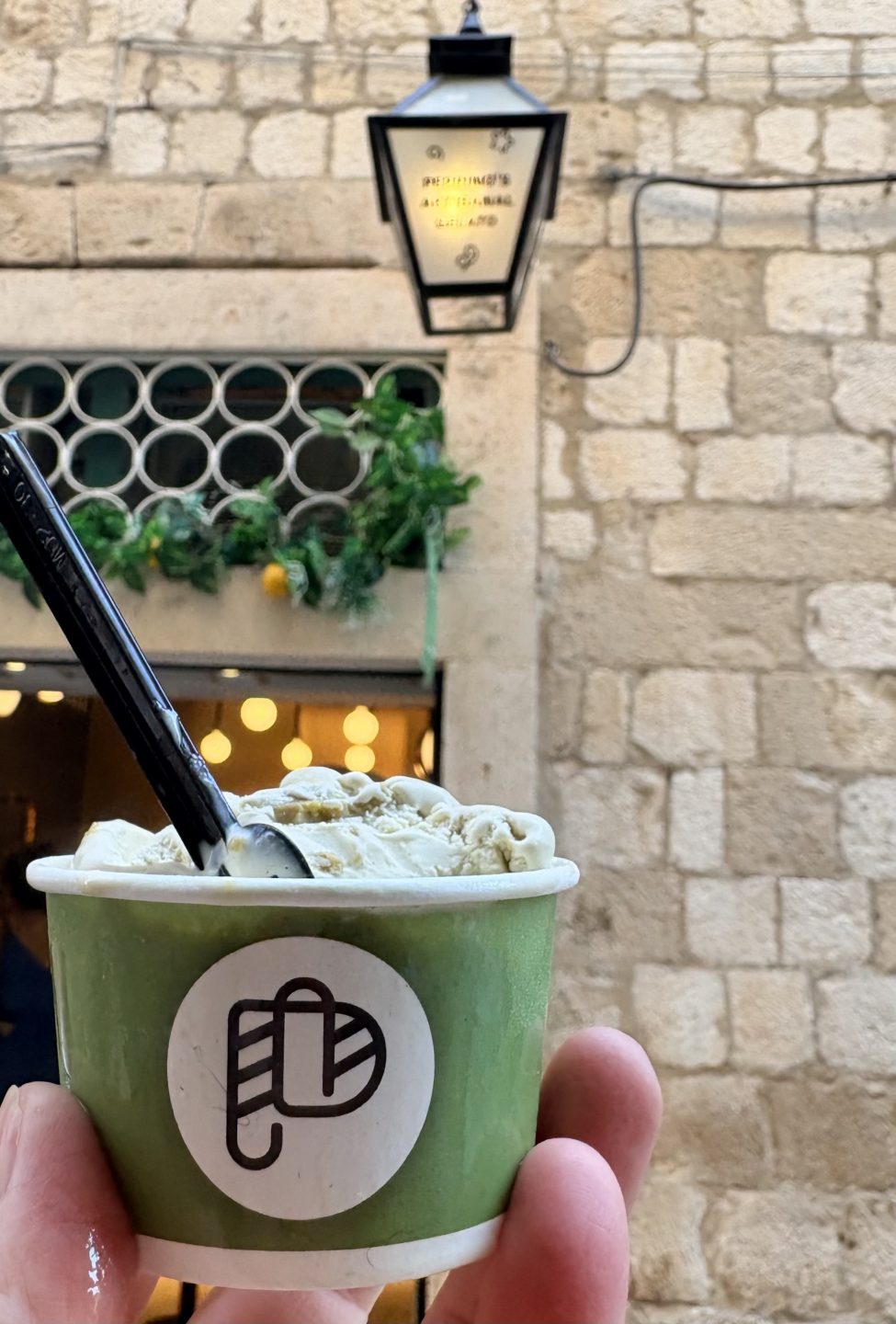 Postikortti Balkanilta - Peppino's icecream, Dubrovnik, Kroatia, elamaajamatkoja.fi